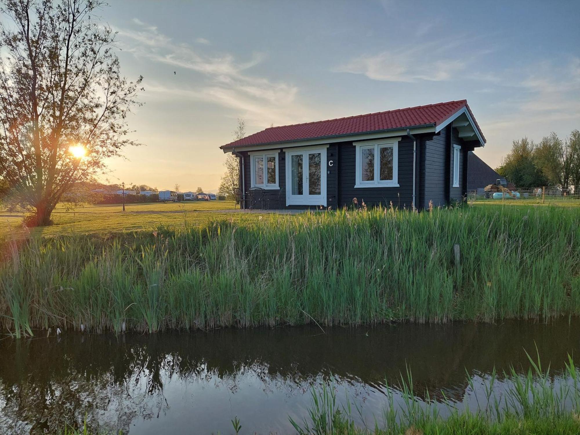 Vakantiehuisje Vlakbij Leeuwarden, Swichumer Pleats Εξωτερικό φωτογραφία